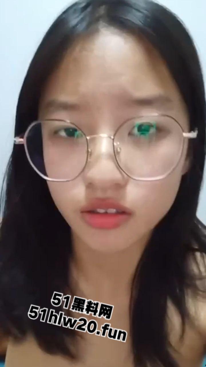 B站大奶眼镜婊,身材极品私下超反差与金主裸聊自慰视频泄密,骚逼被操的漆黑看来没少被干啊。 第1张 B站大奶眼镜婊,身材极品私下超反差与金主裸聊自慰视频泄密,骚逼被操的漆黑看来没少被干啊。 第1张