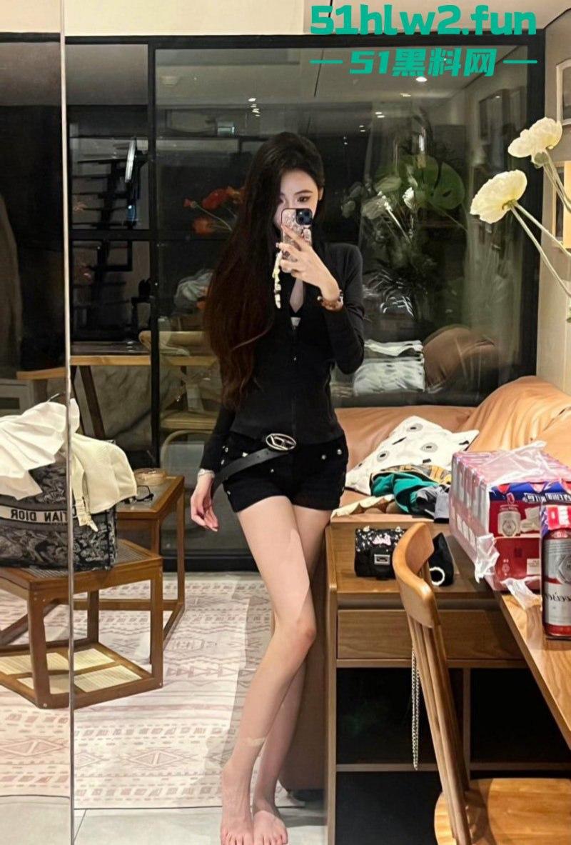 青岛在校空乘生【李娜】和富二代男友性爱视频流出，男朋友口交起来也毫不逊色惹众人疯传。  第3张