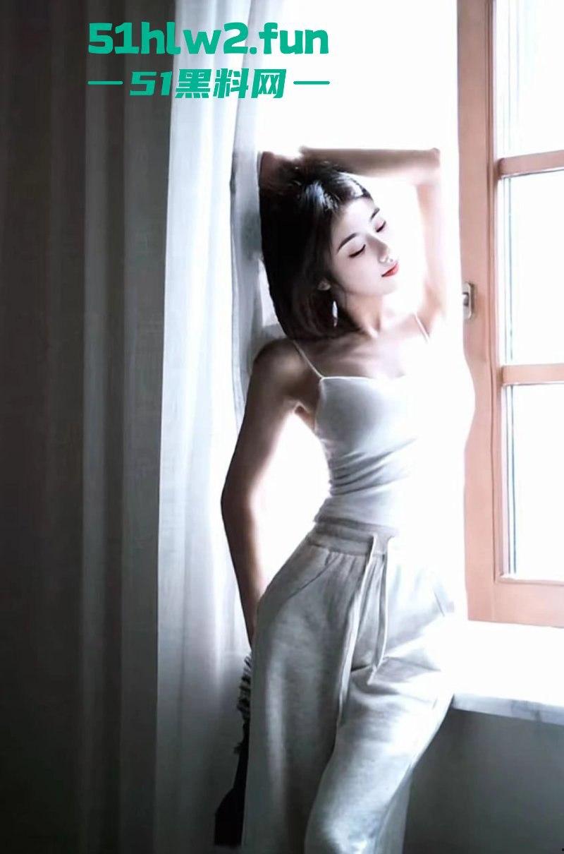 抖音擦边网红【奈斯】表面高冷女神背地淫荡母狗，为了赢pk要礼物被榜一大哥操一下午。  第6张