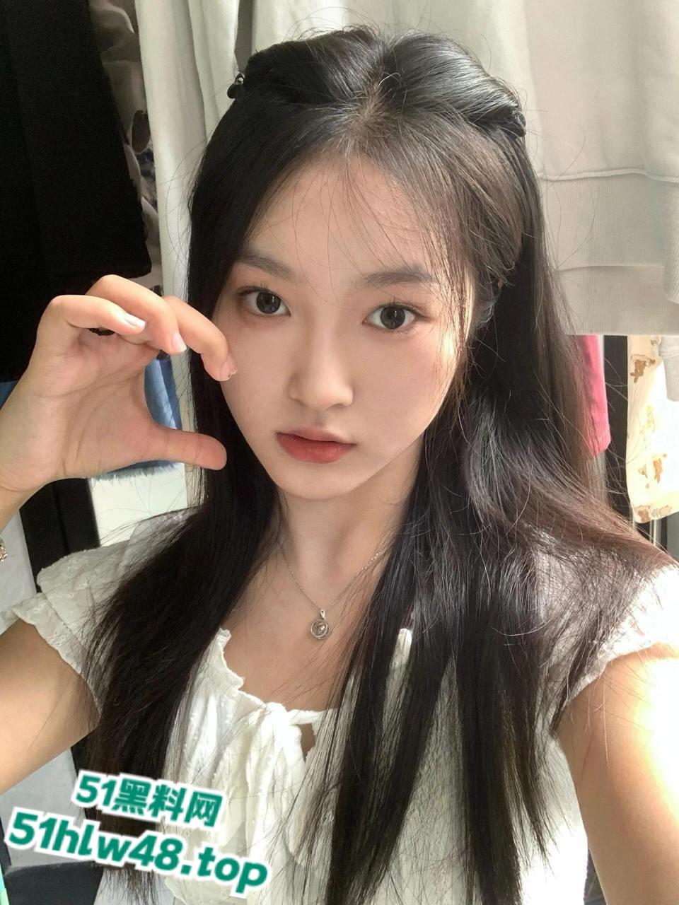 广州白云幼儿园清纯幼师【田梦】被渣男分手抛弃，极品的颜值搭配性感的美乳，不失为人间仙女！  第2张