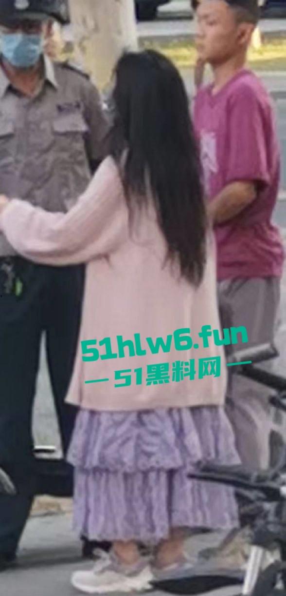 天津T0小仙女，在食堂听男生说猫拉屎很臭，竟然将烤鸭饭直接扣到男生头上。  第5张