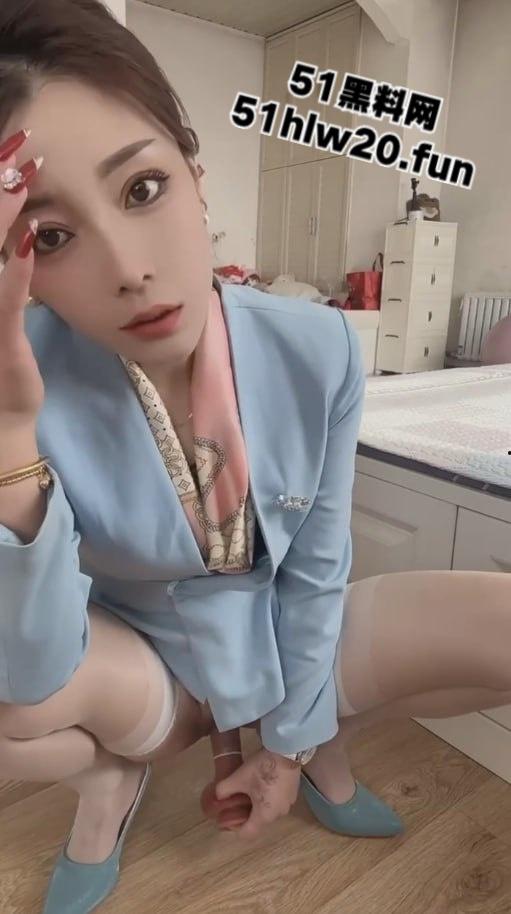 抖音30万粉网红【小梅】与榜一大哥激情裸聊,手拿假屌分腿插穴表情又骚又贱。 第8张 抖音30万粉网红【小梅】与榜一大哥激情裸聊,手拿假屌分腿插穴表情又骚又贱。 第8张