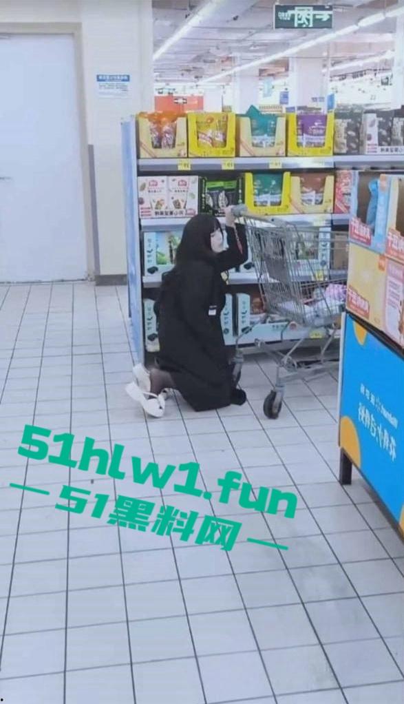 极品高颜值小仙女接受大神户外调教,塞入遥控跳蛋在超市景区大胆玩露出全程。 第4张 极品高颜值小仙女接受大神户外调教,塞入遥控跳蛋在超市景区大胆玩露出全程。 第4张