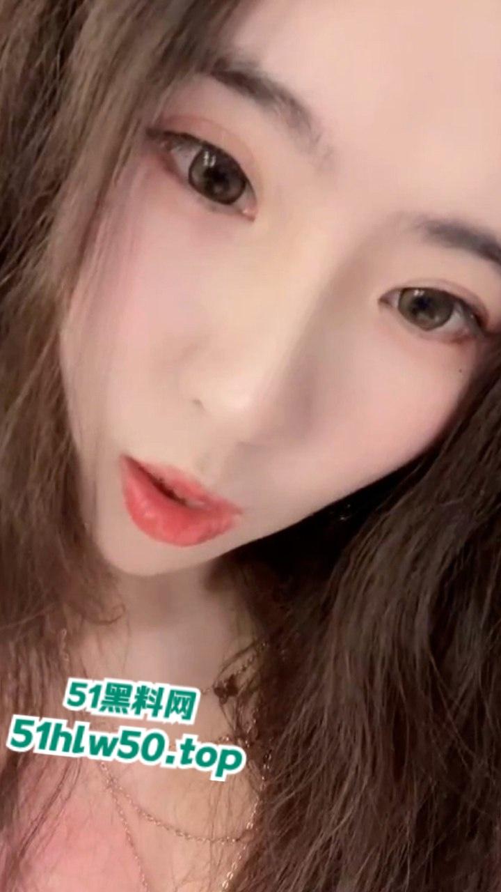 撸点爆满的【沪上十三姨】高冷艳气质美女，开档黑丝大尺度显得巨反差！  第1张