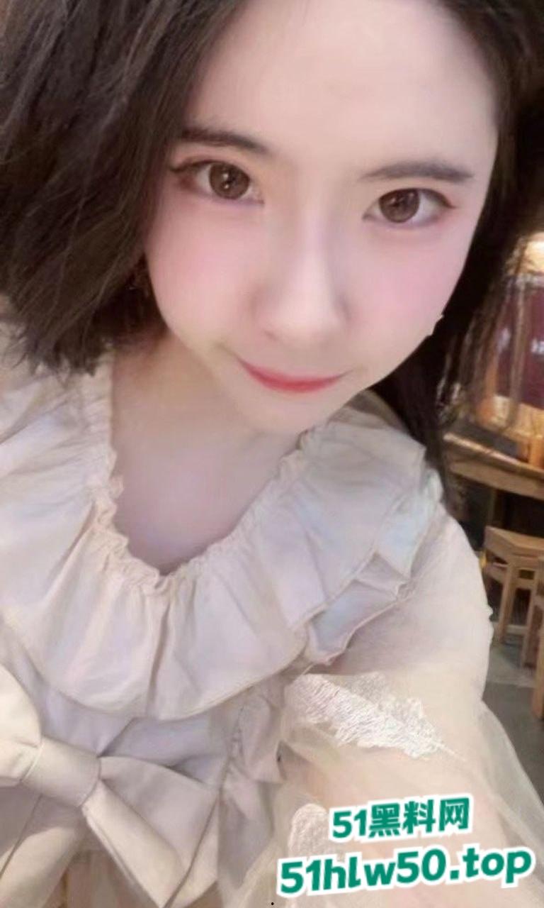 撸点爆满的【沪上十三姨】高冷艳气质美女，开档黑丝大尺度显得巨反差！  第5张