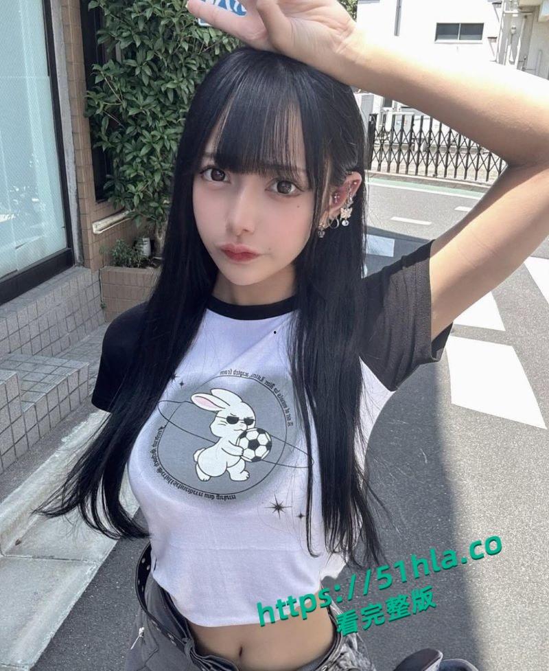 日本高颜值小网美露脸性爱视频，极品身材一览无余，大奶抽插中猛烈晃动淫叫震天！  第3张