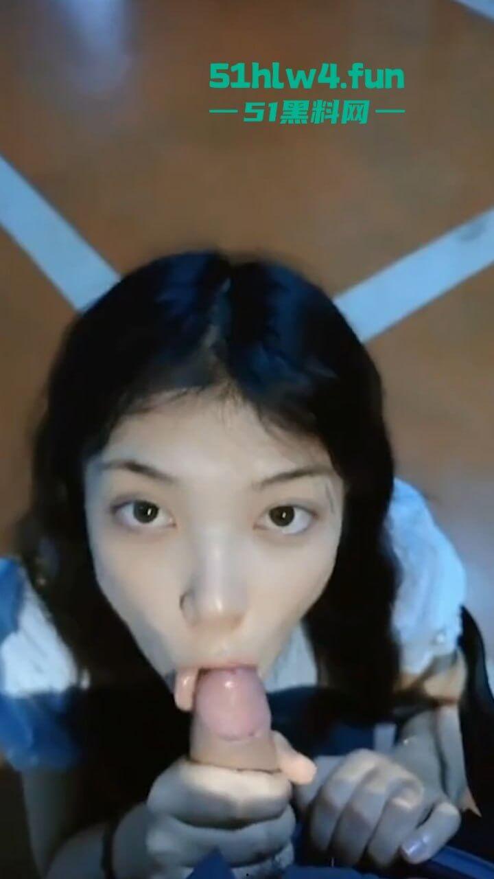 北京高颜值大学生眼镜妹，口交技术一流魅惑投入的眼神让人想入非非，反差形象拉满了！  第4张