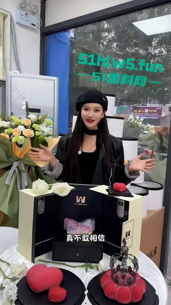 抖音网红【巩义四姑娘】和老公【时尚平民】2分51秒不雅视频曝光,这网红女神素颜差距有点大啊。 第2张 抖音网红【巩义四姑娘】和老公【时尚平民】2分51秒不雅视频曝光,这网红女神素颜差距有点大啊。 第2张