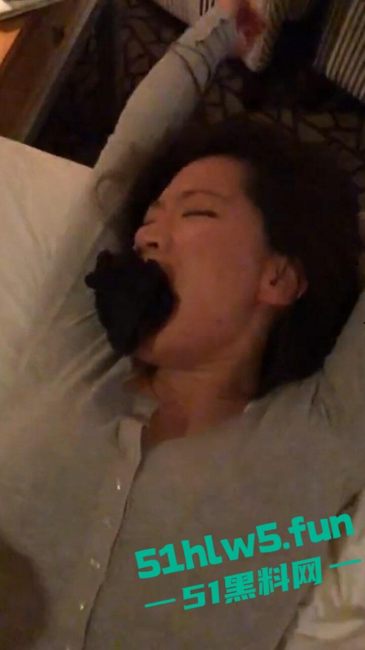 大长腿性感女神【苏笑笑】极品身材性感辣妹,夜晚遇见鸡巴秒变母狗,嘴巴塞上内裤各种爆操视频遭流出。 第4张 大长腿性感女神【苏笑笑】极品身材性感辣妹,夜晚遇见鸡巴秒变母狗,嘴巴塞上内裤各种爆操视频遭流出。 第4张