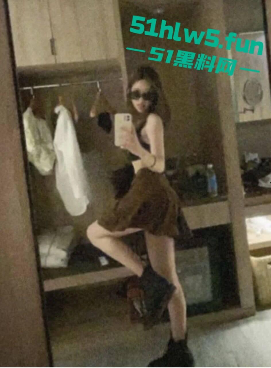 大长腿性感女神【苏笑笑】极品身材性感辣妹,夜晚遇见鸡巴秒变母狗,嘴巴塞上内裤各种爆操视频遭流出。 第5张 大长腿性感女神【苏笑笑】极品身材性感辣妹,夜晚遇见鸡巴秒变母狗,嘴巴塞上内裤各种爆操视频遭流出。 第5张