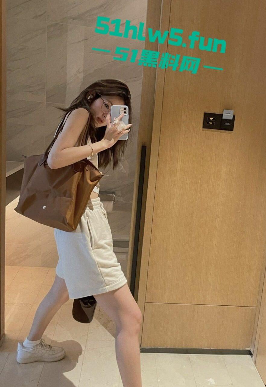 大长腿性感女神【苏笑笑】极品身材性感辣妹,夜晚遇见鸡巴秒变母狗,嘴巴塞上内裤各种爆操视频遭流出。 第8张 大长腿性感女神【苏笑笑】极品身材性感辣妹,夜晚遇见鸡巴秒变母狗,嘴巴塞上内裤各种爆操视频遭流出。 第8张