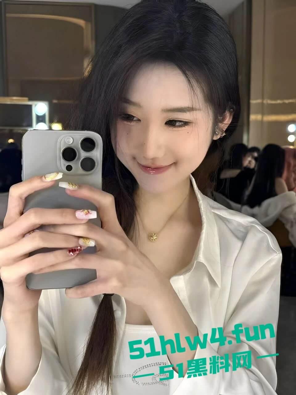 重庆大学超高颜值学妹【徐紫茵】平时看着生人勿进的样子,私下和男友性爱视频遭曝光! 第2张 重庆大学超高颜值学妹【徐紫茵】平时看着生人勿进的样子,私下和男友性爱视频遭曝光! 第2张