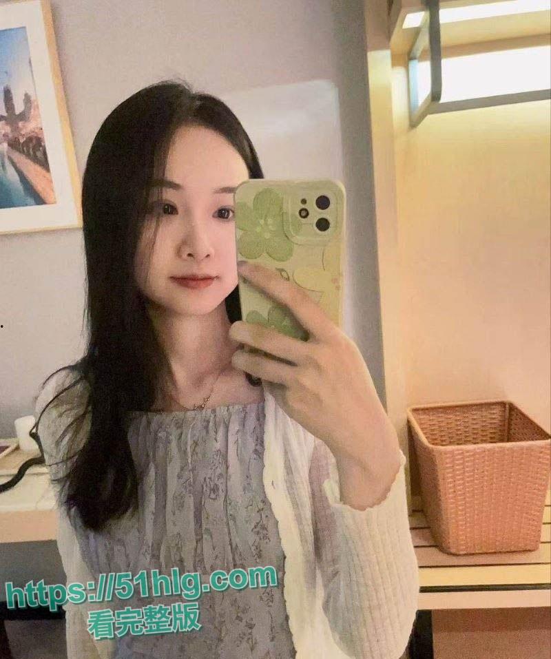 深圳北航校花【赵蕊】性感约炮！红色蕾丝情趣装引诱满场， 雪白嫩体爆发无限快感，骚态撩人  第1张