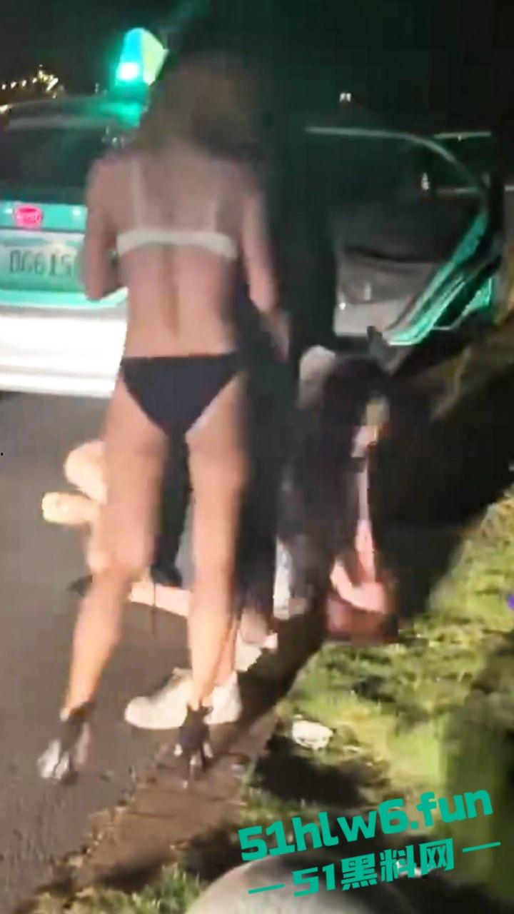 广州夜店女斗殴现场,俩长腿妹爆揍少妇只穿胸罩内裤看着可真养眼啊,这样的战斗可太爱看了。 第4张 广州夜店女斗殴现场,俩长腿妹爆揍少妇只穿胸罩内裤看着可真养眼啊,这样的战斗可太爱看了。 第4张