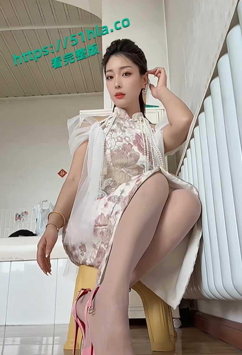 抖音26万粉丝御姐网红【小梅】性爱视频流出，身穿白领制服花式自慰被金主无套爆操，反差十足的淫娃浪货！  第6张