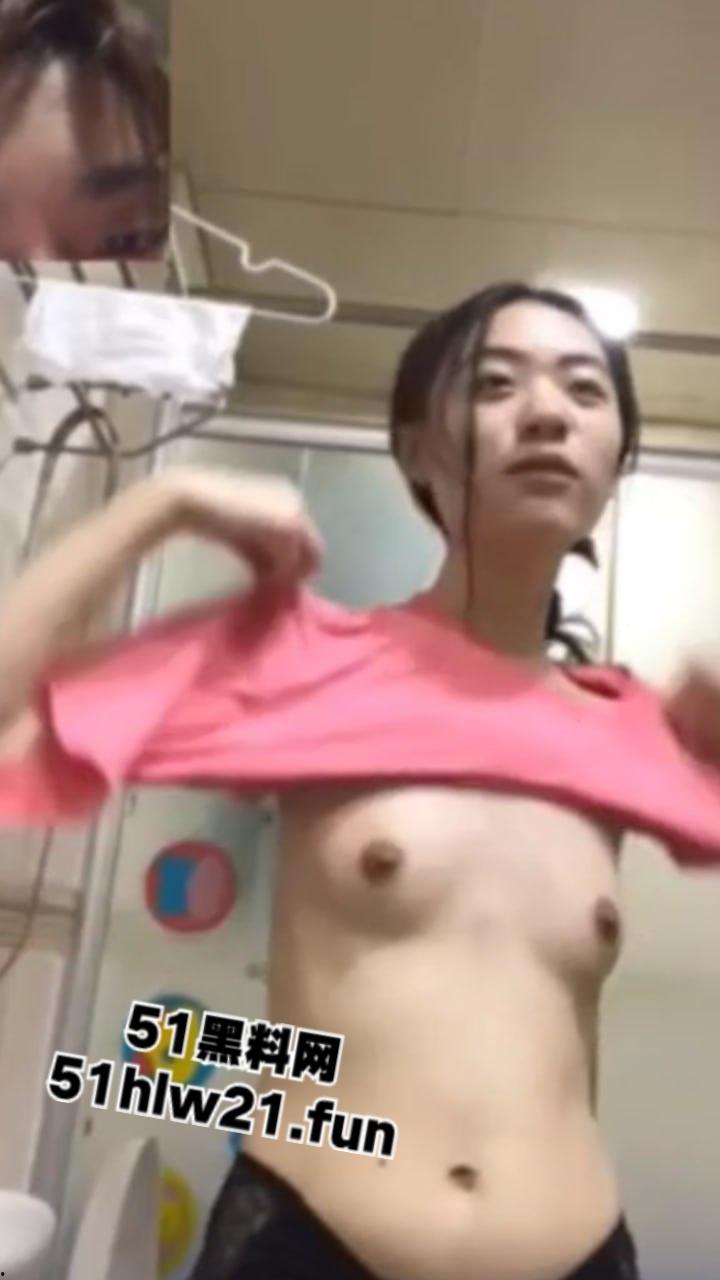 瓜友泄密流出，将自己的御姐女友调教成听话的小母狗，各种网调裸聊分手后将其曝光。  第7张