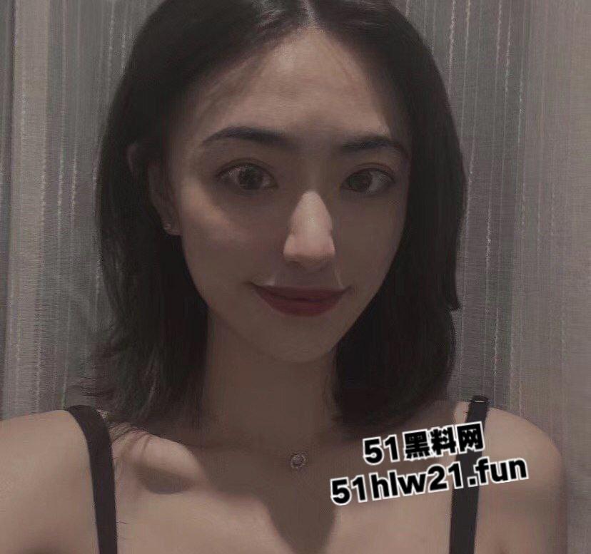 瓜友泄密流出，将自己的御姐女友调教成听话的小母狗，各种网调裸聊分手后将其曝光。  第9张