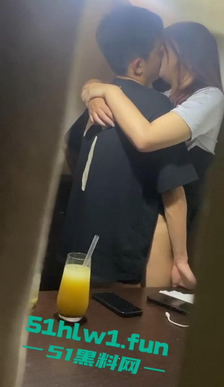 四川雅安天全县奶茶店搞出大动静,高中生JK妹激情啪啪,窗帘都不拉,活活让人看了全套! 第1张 四川雅安天全县奶茶店搞出大动静,高中生JK妹激情啪啪,窗帘都不拉,活活让人看了全套! 第1张