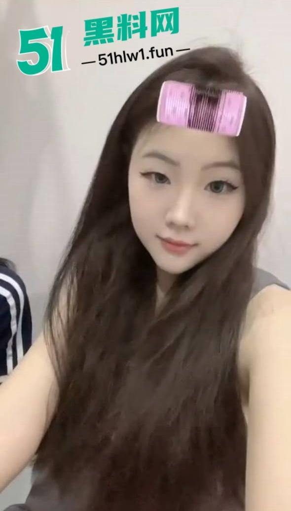 高颜值长腿学妹【纪苏韵】22岁极品身材反差少女大奶翘臀美腿修长,主动掰开嫩鲍勾引被金主大叔后入爆操。 第1张 高颜值长腿学妹【纪苏韵】22岁极品身材反差少女大奶翘臀美腿修长,主动掰开嫩鲍勾引被金主大叔后入爆操。 第1张