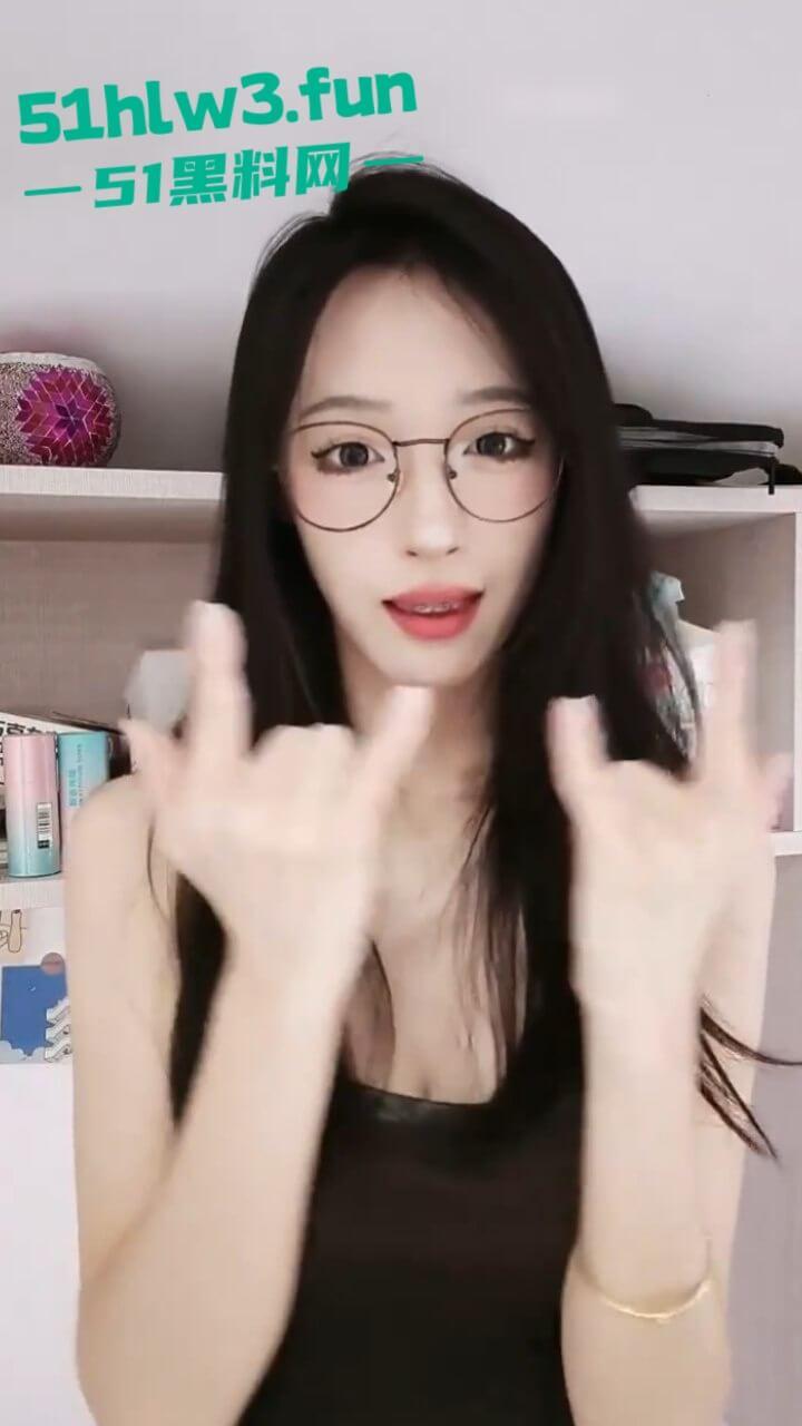 抖音颜值女神【灌饱饱】绝美颜值御姐尤物，身材修长细腰大奶修长美腿性感撩人多部自拍合集流出。  第6张