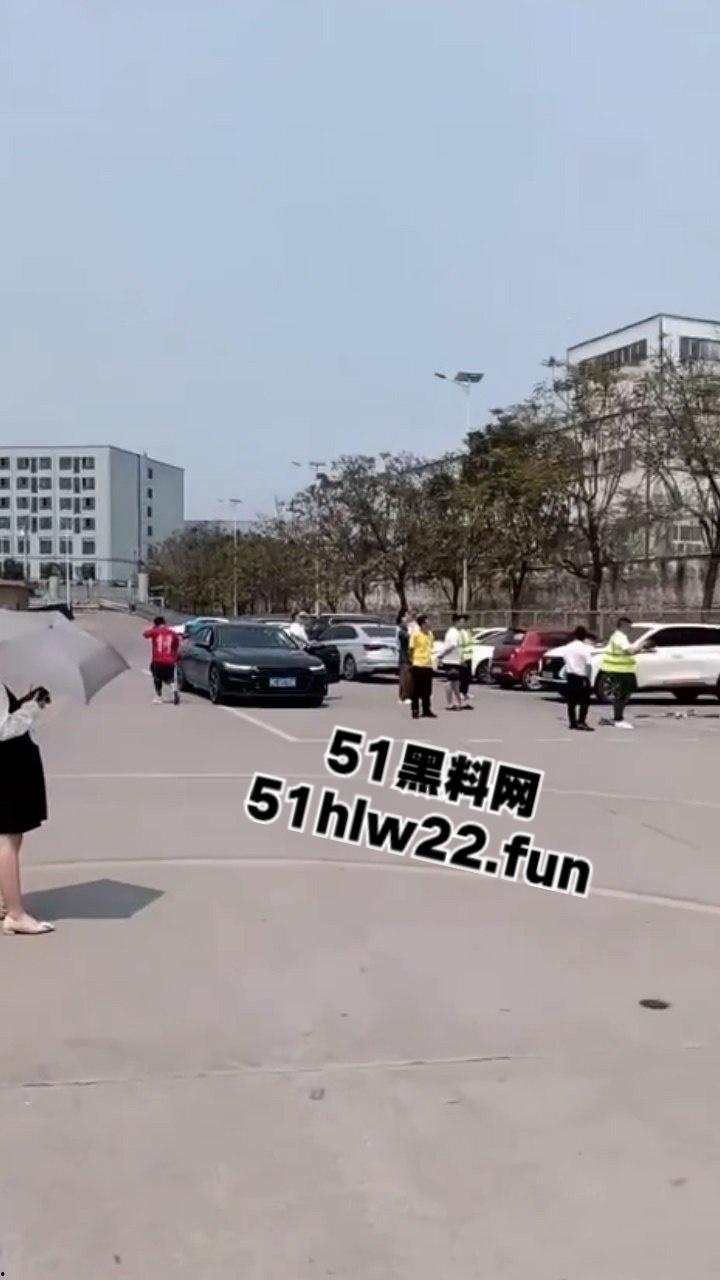 小刀拉屁股开了眼了,宜宾长宁驾校一教练教女学员开车一脚开飞直接上树,这车技也是没谁了! 第2张 小刀拉屁股开了眼了,宜宾长宁驾校一教练教女学员开车一脚开飞直接上树,这车技也是没谁了! 第2张