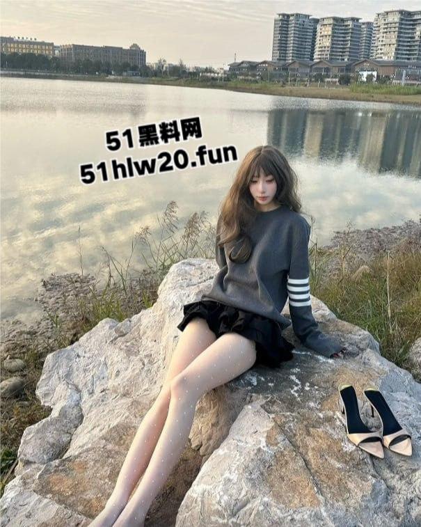 抖音网红【小水不哭】不雅视频流出！她不再是那个清纯可人的小仙女而是化身淫浪母狗！  第3张