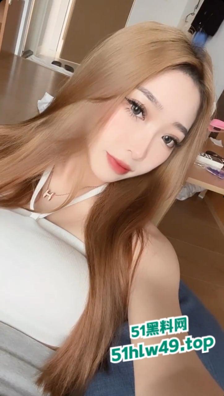 抖音知名性感母狗【滨海徐记面馆老板娘】粉鲍肥臀身材一流,晚上喜欢会讨好榜一大哥的鸡巴。 第2张 抖音知名性感母狗【滨海徐记面馆老板娘】粉鲍肥臀身材一流,晚上喜欢会讨好榜一大哥的鸡巴。 第2张