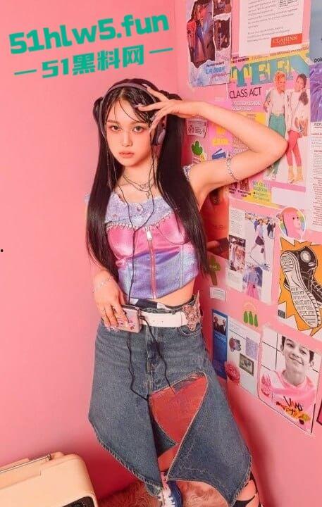 韩国新晋女团幻蓝小熊成员【媛媛】演唱会露奶事件,现场粉丝拍摄完整版视频流出。 第3张 韩国新晋女团幻蓝小熊成员【媛媛】演唱会露奶事件,现场粉丝拍摄完整版视频流出。 第3张