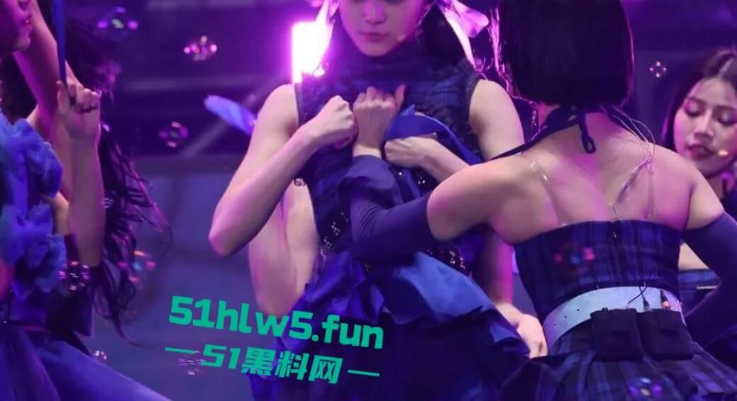 韩国新晋女团幻蓝小熊成员【媛媛】演唱会露奶事件,现场粉丝拍摄完整版视频流出。 第9张 韩国新晋女团幻蓝小熊成员【媛媛】演唱会露奶事件,现场粉丝拍摄完整版视频流出。 第9张