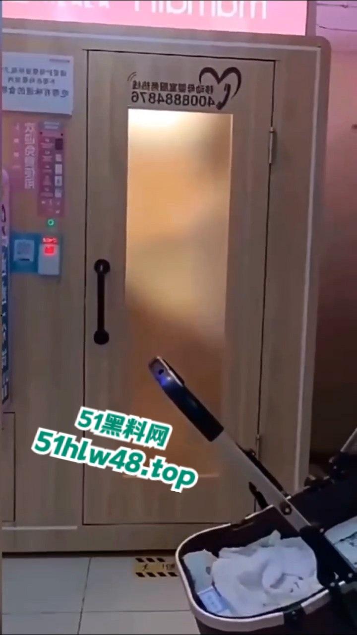 成都金牛区妇幼保健院的不雅事件，透明玻璃暴露两个淫荡男女在母婴室里操逼的行径，引发网友们热议！  第3张