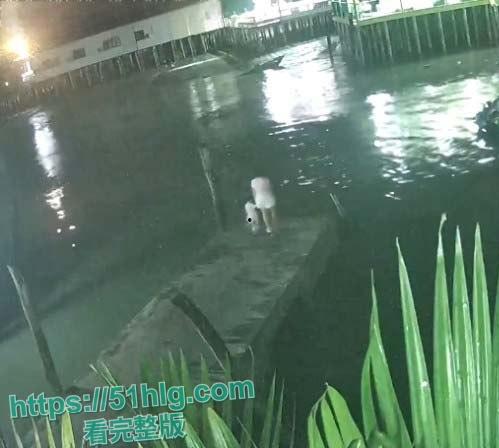 国外大瓜！【马来西亚吉胆岛】 一宝妈因争夺抚养权问题 深夜携3岁女儿跳海轻生 监控记录全程 结局令人惋惜  第1张