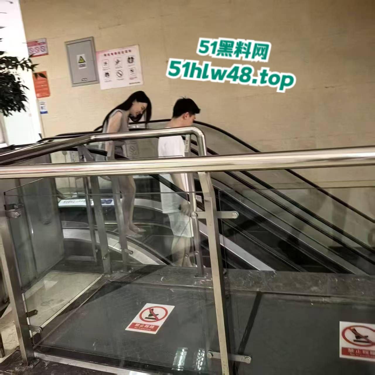 成都金牛区妇幼保健院的不雅事件，透明玻璃暴露两个淫荡男女在母婴室里操逼的行径，引发网友们热议！  第8张