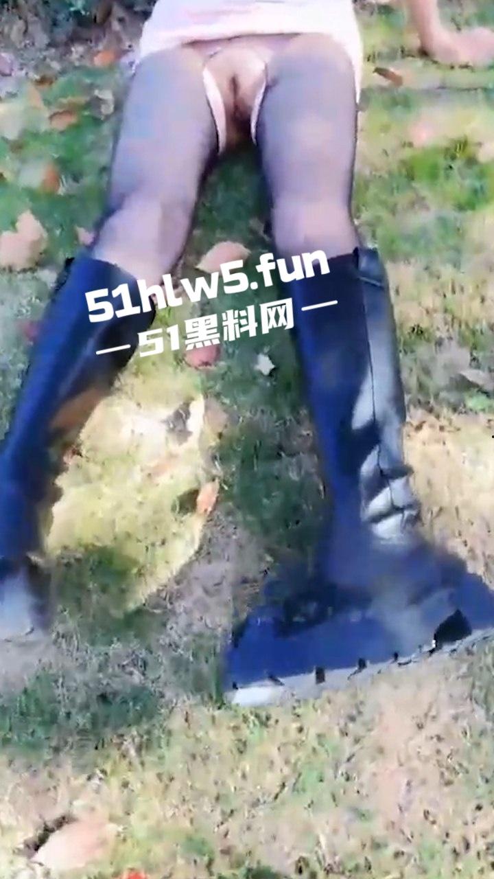 家有娇妻【2】带骚老婆逛景区玩刺激,偶遇单独路人献妻给操满足我的绿帽愿望。 第1张 家有娇妻【2】带骚老婆逛景区玩刺激,偶遇单独路人献妻给操满足我的绿帽愿望。 第1张