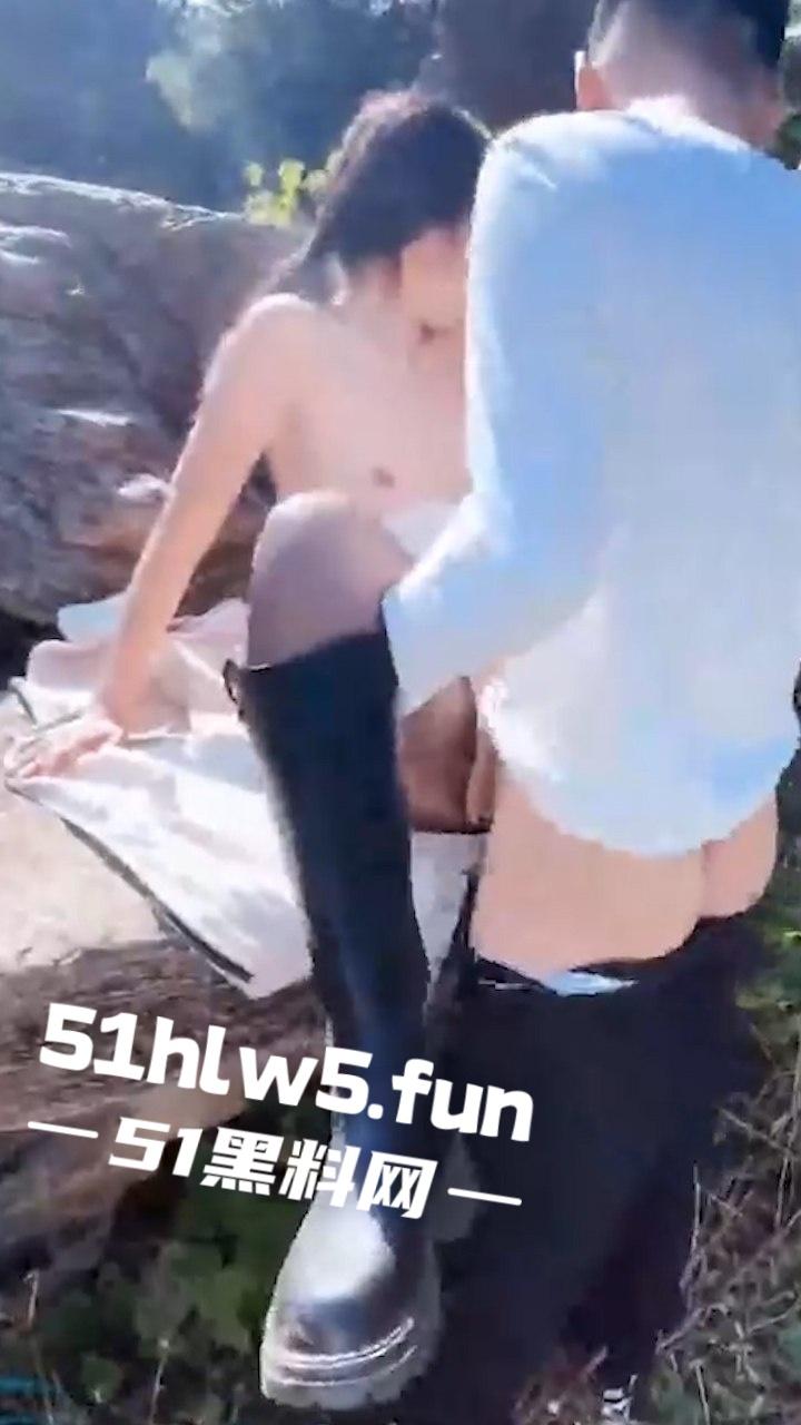 家有娇妻【2】带骚老婆逛景区玩刺激,偶遇单独路人献妻给操满足我的绿帽愿望。 第7张 家有娇妻【2】带骚老婆逛景区玩刺激,偶遇单独路人献妻给操满足我的绿帽愿望。 第7张