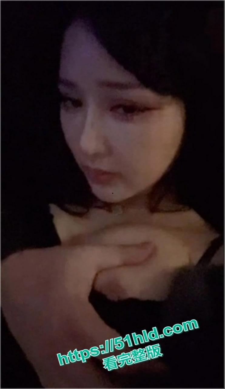 约啪大神【Looks199】重金拿下神颜天菜名媛，KTV包厢按头深喉，跪地口爆舔舐浓稠精液！  第3张