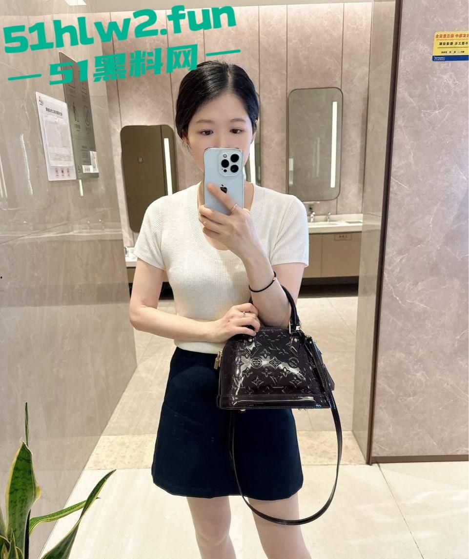 瓜友投稿前女友【刘亦菲】不输大明星,肤白貌美骚得要命,骚逼属性拉满,一摸就湿,粉嫩到让人冲动! 第5张 瓜友投稿前女友【刘亦菲】不输大明星,肤白貌美骚得要命,骚逼属性拉满,一摸就湿,粉嫩到让人冲动! 第5张