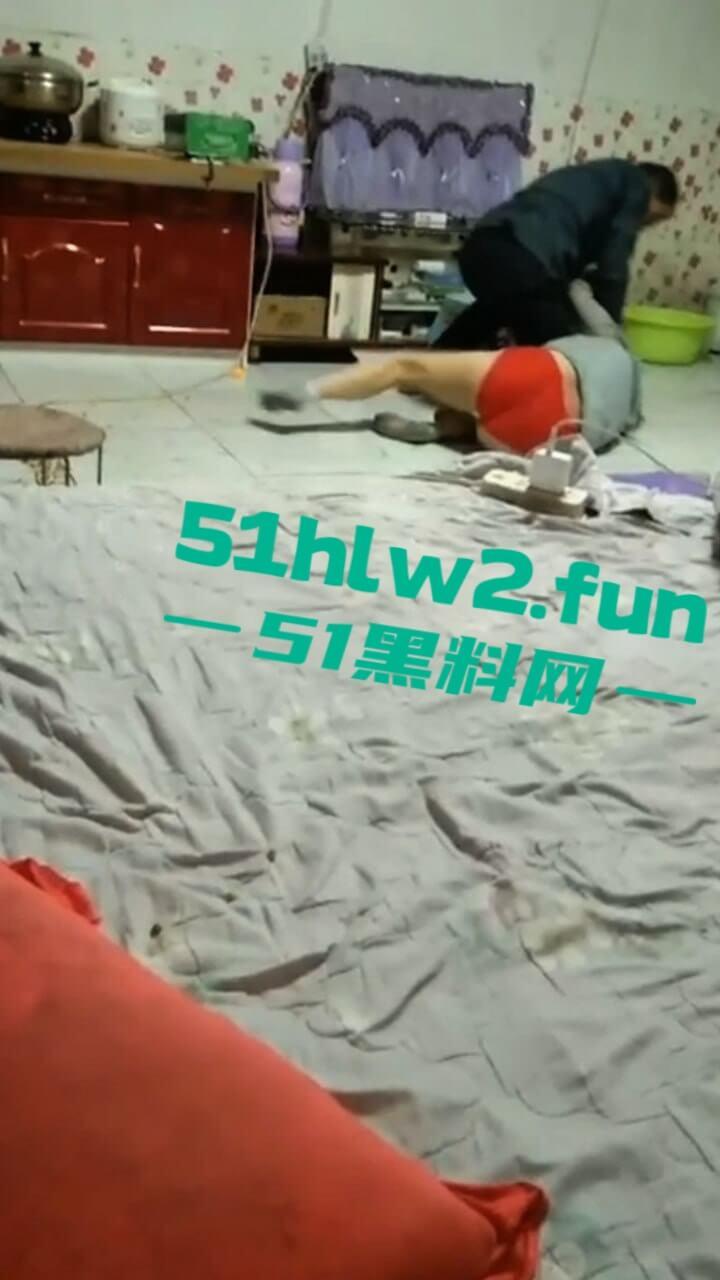 极品骚妇约炮情人,竟大胆带回家啪啪被老公捉奸在床,抡凳子揍的骚货女人嗷嗷惨叫。 第6张 极品骚妇约炮情人,竟大胆带回家啪啪被老公捉奸在床,抡凳子揍的骚货女人嗷嗷惨叫。 第6张