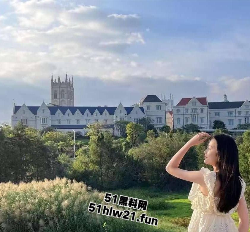 中国民用航空飞行学院【吴婷】粉嫩玉足线下约炮金主，灵活舌头简直可以含化鸡巴！  第3张