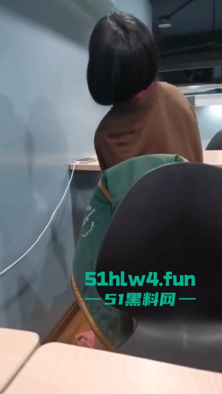 性瘾骚妹罗森便利店休息区自慰高潮,连环淫叫吓坏小处男,引发广大网友疯传。 第2张 性瘾骚妹罗森便利店休息区自慰高潮,连环淫叫吓坏小处男,引发广大网友疯传。 第2张