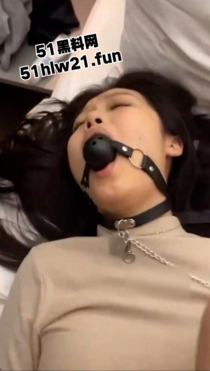 中国民用航空飞行学院【吴婷】粉嫩玉足线下约炮金主，灵活舌头简直可以含化鸡巴！  第5张