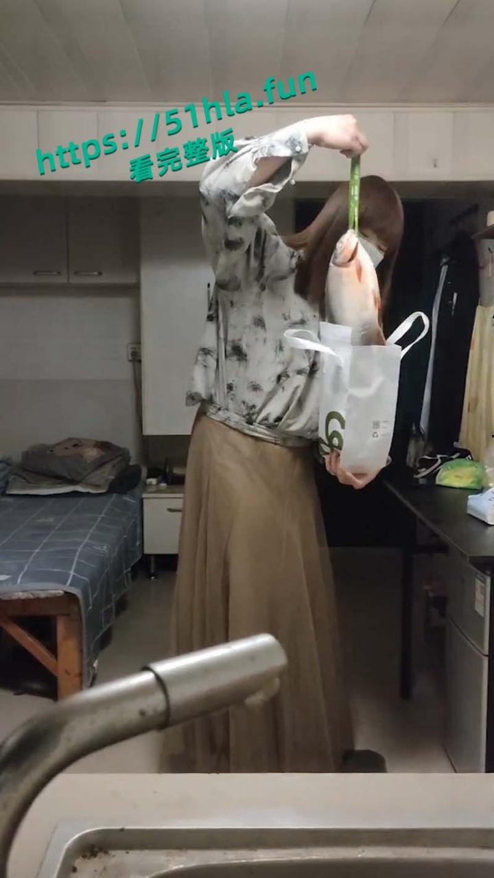 南京阿红，暖男送鱼哥来袭，专门买鱼给红姐来补身体，这样贴心的男人谁不爱呢？  第2张