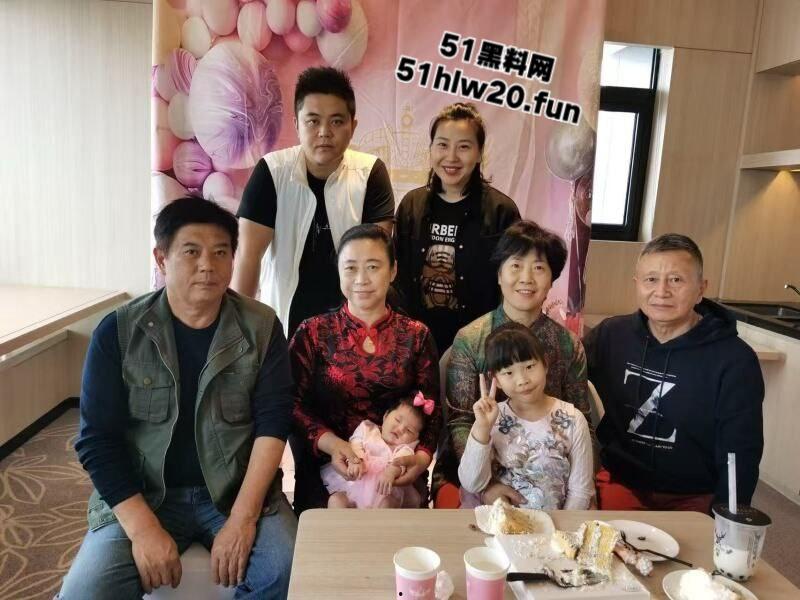 小混混摇身一变成老板!深圳盐田曼哈幼儿园老板王瑞带前妻一家老小吃软饭骗走香港富婆上千万,网友喊话赶紧开课教学。 第2张 小混混摇身一变成老板!深圳盐田曼哈幼儿园老板王瑞带前妻一家老小吃软饭骗走香港富婆上千万,网友喊话赶紧开课教学。 第2张