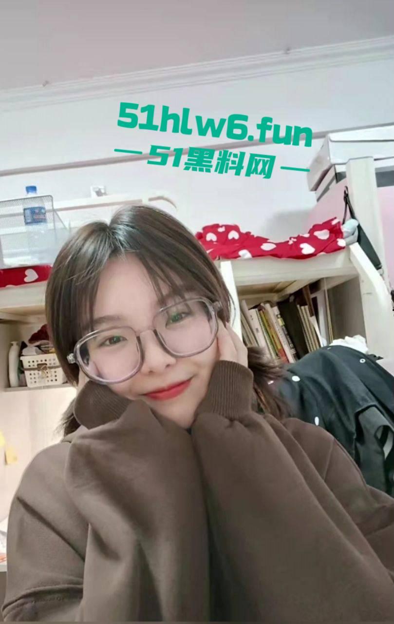 阜新市反差婊【张佳佳】身材超赞的反差母狗，有男友依旧按耐不住网上撩骚，找猛男被调教性爱视频流出。  第11张