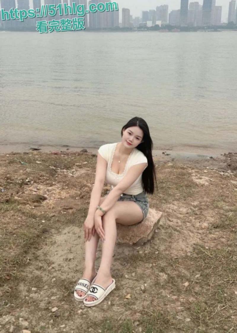 【重庆】国企【余丽娇】为公司献身成为交际花,与客户玩多人轰趴,被前后夹击爽到不行,你想加入吗? 第2张 【重庆】国企【余丽娇】为公司献身成为交际花,与客户玩多人轰趴,被前后夹击爽到不行,你想加入吗? 第2张