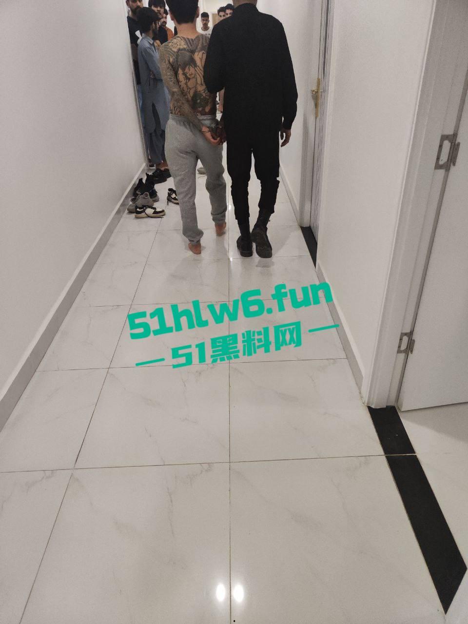 柬埔寨波贝太子园区，韩国男子强奸女子被老外们制止逮捕，韩国男还现场装逼结果直接被警方带走。  第6张