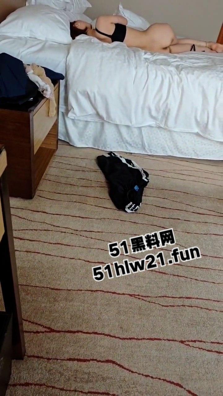 炮王开僻操妹新渠道,女监门口诱拐失足少女便宜活好易得手,就连杀过人的妹子也被按倒猛操。 第4张 炮王开僻操妹新渠道,女监门口诱拐失足少女便宜活好易得手,就连杀过人的妹子也被按倒猛操。 第4张