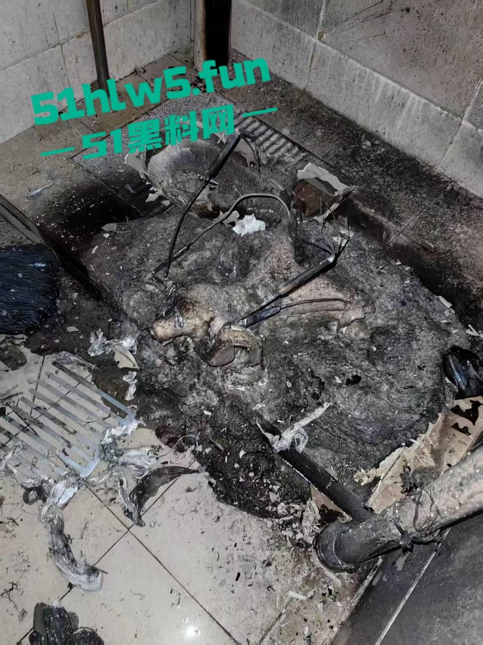 合肥工业大学,研二变态男网购硅胶女友宿舍发泄,怕被室友发现在厕所焚烧结果酿成火灾全校皆知。 第3张 合肥工业大学,研二变态男网购硅胶女友宿舍发泄,怕被室友发现在厕所焚烧结果酿成火灾全校皆知。 第3张