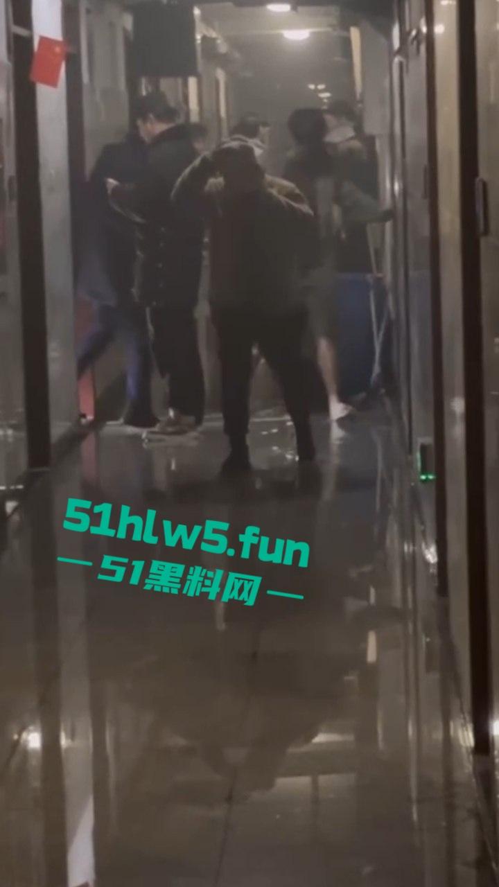 合肥工业大学,研二变态男网购硅胶女友宿舍发泄,怕被室友发现在厕所焚烧结果酿成火灾全校皆知。 第6张 合肥工业大学,研二变态男网购硅胶女友宿舍发泄,怕被室友发现在厕所焚烧结果酿成火灾全校皆知。 第6张