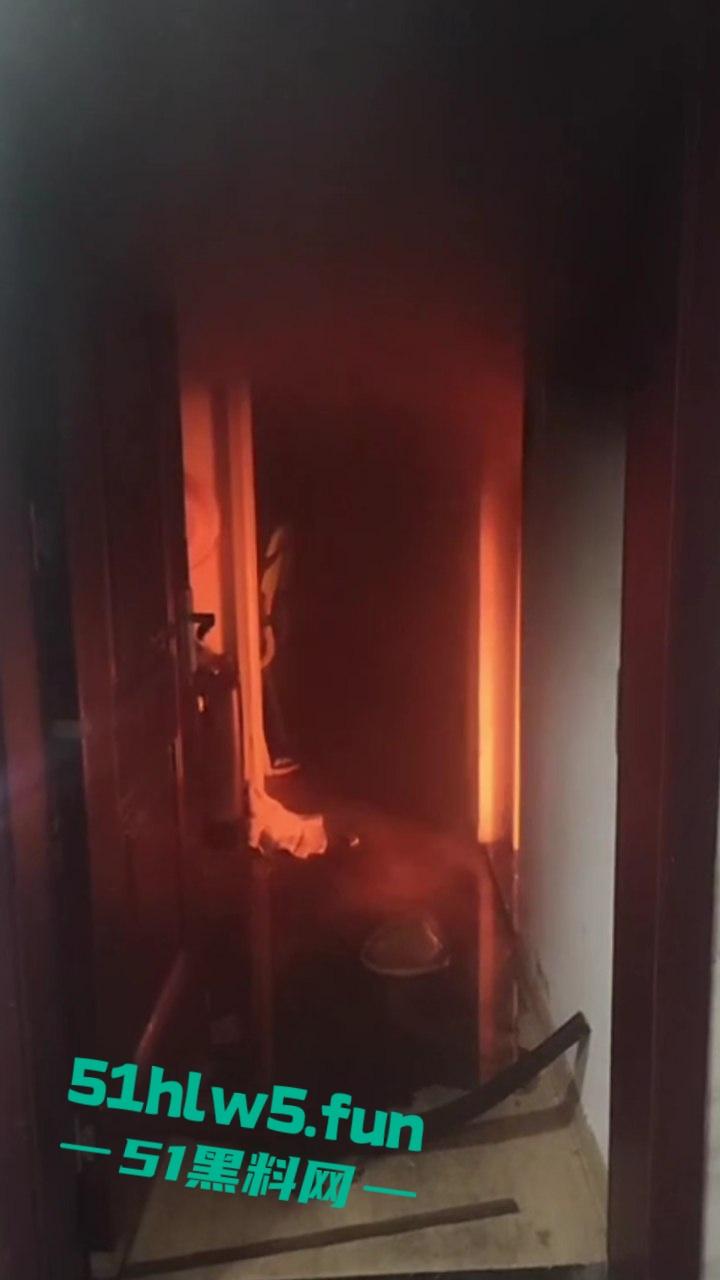 合肥工业大学,研二变态男网购硅胶女友宿舍发泄,怕被室友发现在厕所焚烧结果酿成火灾全校皆知。 第7张 合肥工业大学,研二变态男网购硅胶女友宿舍发泄,怕被室友发现在厕所焚烧结果酿成火灾全校皆知。 第7张