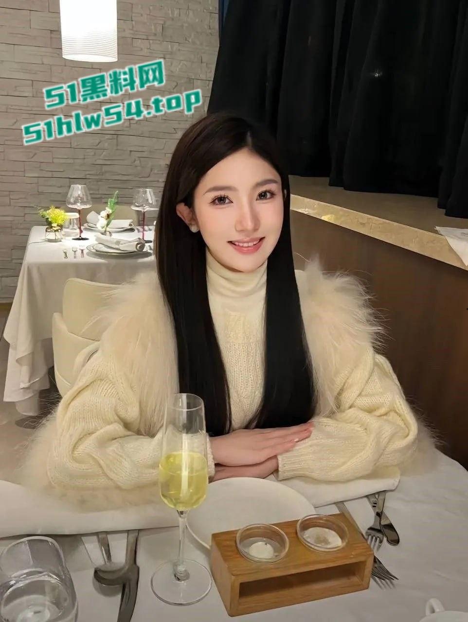 推特大神【鳄蜥】约啪顶级白富美,携兄弟大壮3P爆操,上演极致狂欢夜! 第1张 推特大神【鳄蜥】约啪顶级白富美,携兄弟大壮3P爆操,上演极致狂欢夜! 第1张